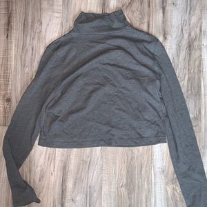 Gray long sleeve crop top